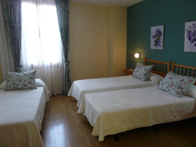 غرفة كومفورت ثلاثية، HOTEL NICE 1/2