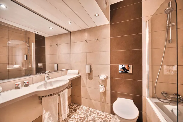 غرفة كومفورت بسرير كوين بغرفة نوم واحدة، Kyriad Prestige Mulhouse Basel 6/9