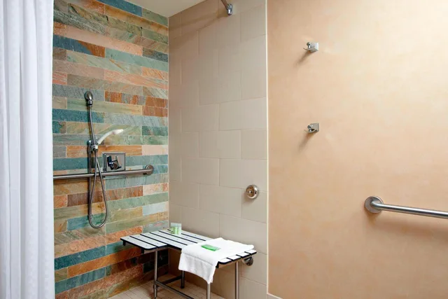 غرفة كبيرة بسرير كينج مع أريكة، The Westin Verasa Napa 5/5