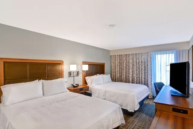 غرفة قياسية بسريرين كوين، Hampton Inn Milford, CT 1/6