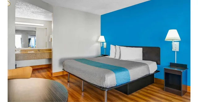 غرفة بسرير كينج لذوي الإعاقة، Motel6 Atlanta GA 6/9
