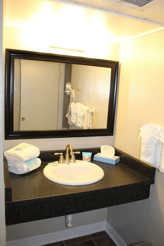 Room, 2 Double Beds, Ocean Front، Cove Motel Oceanfront 10/10