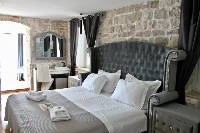 Loggia, Luxury, King Bed, Sea View، Galeria Valeria Seaside Downtown - MAG Quaint & Elegant Boutique Hotels 1/10