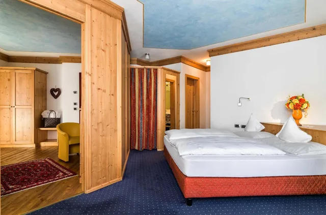 جناح، Leading Relax Hotel Maria 1/8