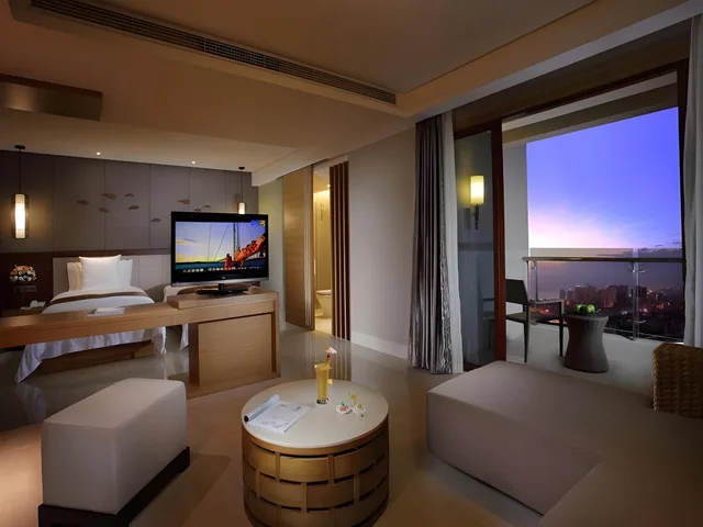 غرفة تنفيذية بإطلالة، Sanya Phoenix Waterside Gloria Resort Sanya 1/2