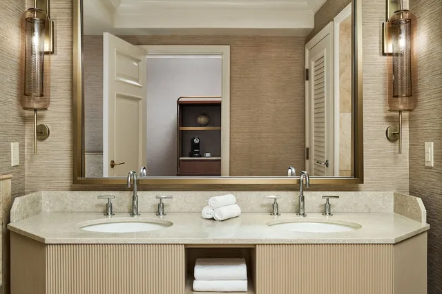 Deluxe, King Bed, THE RITZ-CARLTON DENVER 7/10