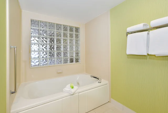 Standard, King Bed, Extra Floor Space، Holiday Inn Express Boone 4/4