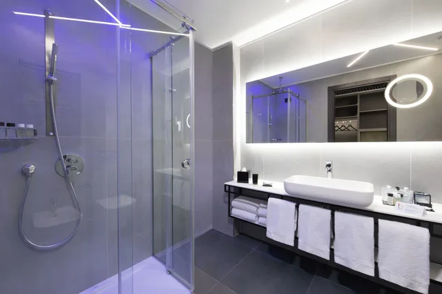 Room, Quadruple, iQ Hotel Milano 2/2