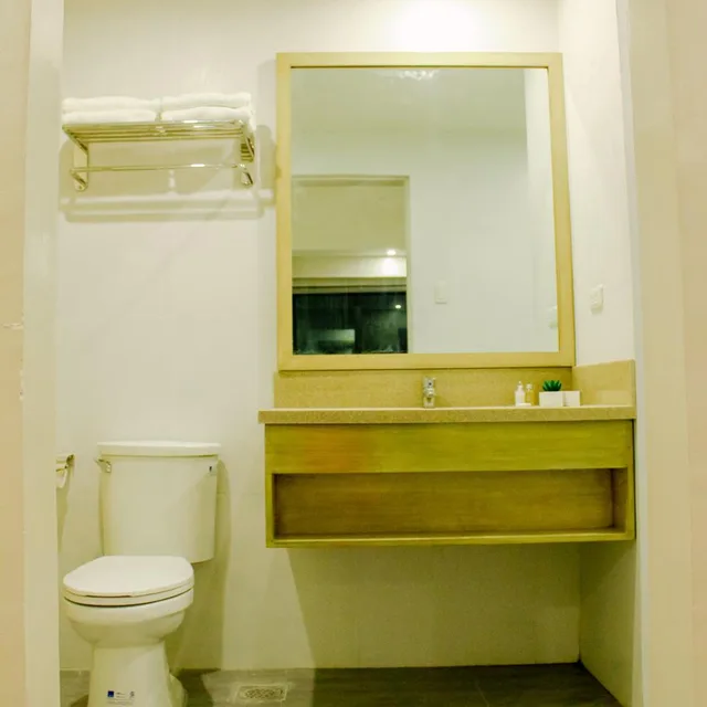 جناح بسرير كينج، Mabolo Royal Hotel 4/5