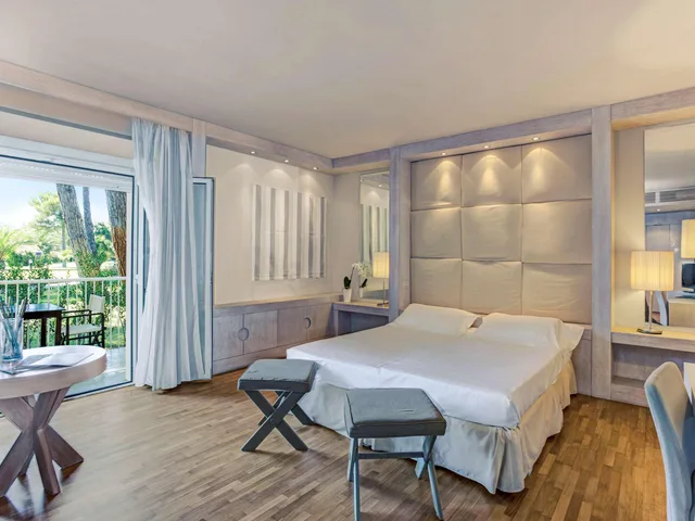Deluxe, Double Bed, Mercure Tirrenia Green Park 1/3