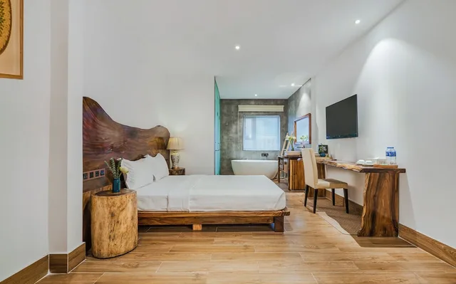 Sky, Double Bed، Sky Gem Hotel - Ben Thanh 3/9