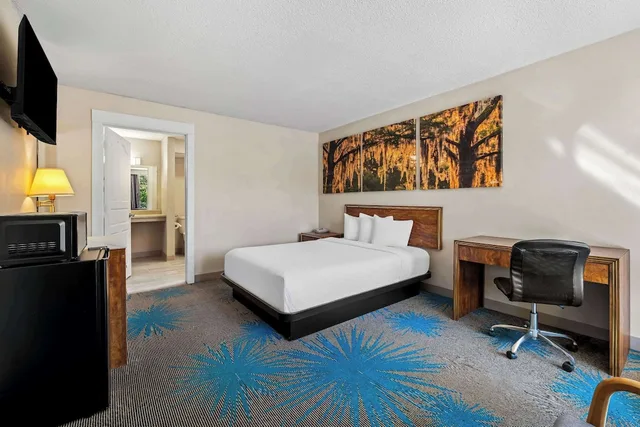 Economy, Double Bed, Days Inn by Wyndham Dubuque 2/3