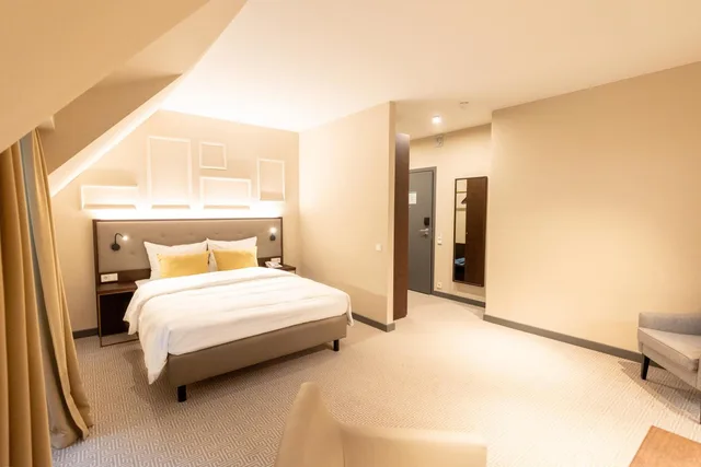 غرفة بسرير كينج وسرير كوين، Parkhotel Kurhaus Bad Kreuznach 9/10
