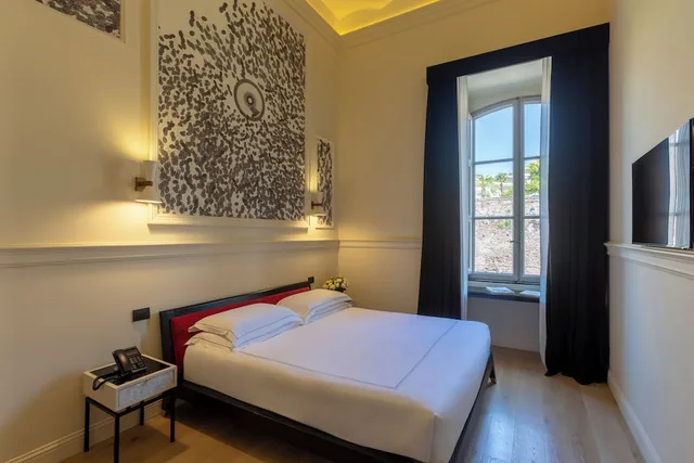 جناح رئاسي بسريرين كينج مع أريكة، Roma Luxus Hotel 1/10