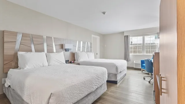 جناح بسريرين كوين، Best Western Plus The Inn At Hampton 6/10