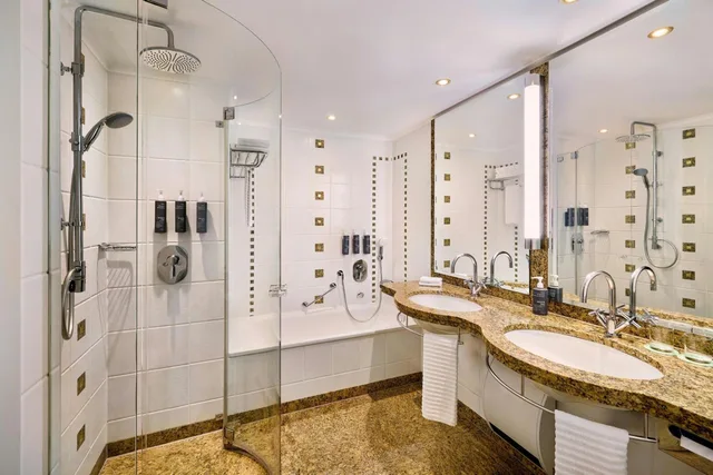 جناح جونيور مع دخول صالة النادي، The Westin Grand Munich 9/10
