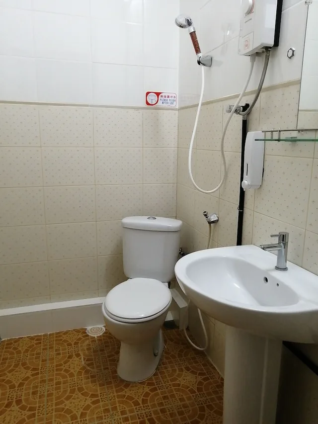 غرفة أساسية ثلاثية بغرفة نوم واحدة، Rasa Motel 1/1