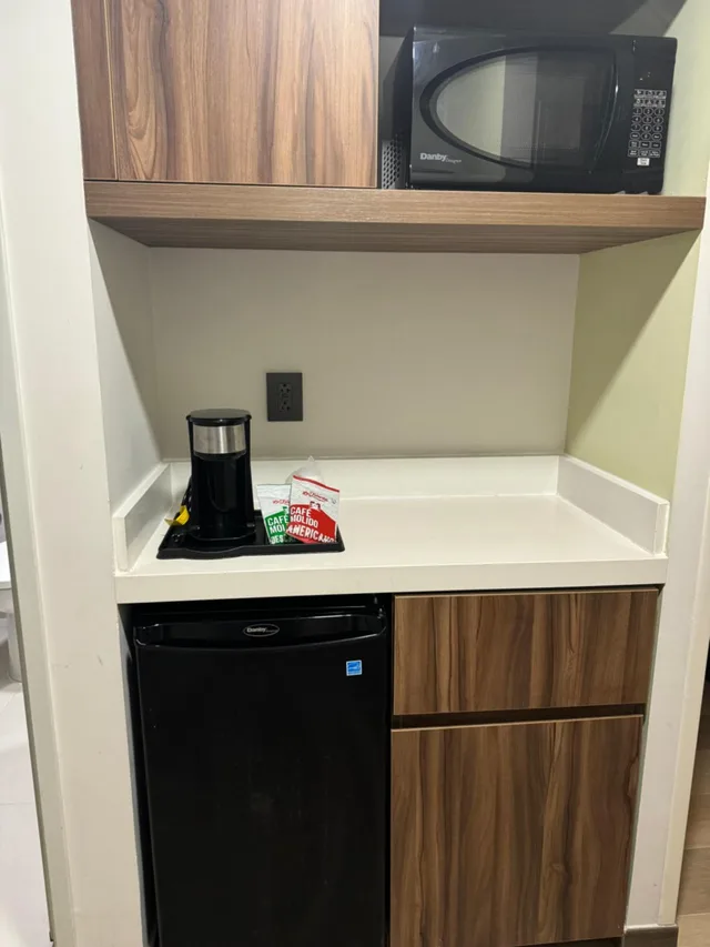 جناح بسرير كينج بشرفة مع أريكة، Holiday Inn Express And Suites Playa Del Carmen 8/8