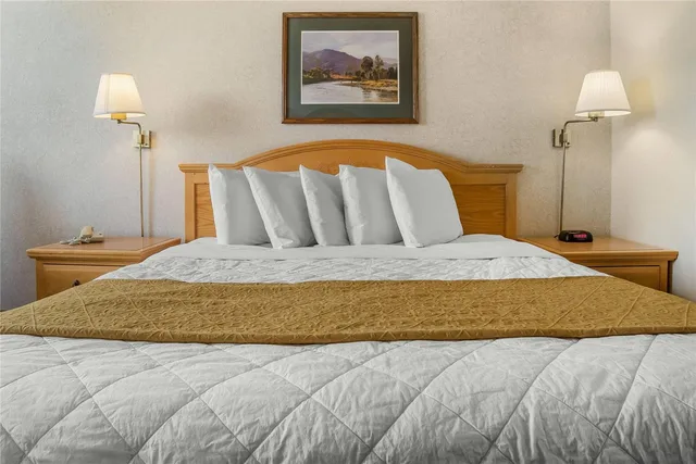 1 King Bed - Non-Smoking, Micfridge، Motel6 Rawlins, WY 3/3