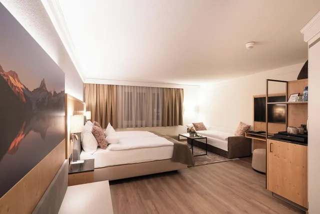 غرفة قياسية رباعية بسرير كينج مع أريكة، Grindelwalderhof 1/10
