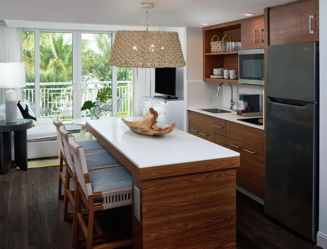 جناح بغرفتي نوم بمطبخ لذوي الإعاقة، Baker's Cay Resort Key Largo, Curio Collection by Hilton 2/3