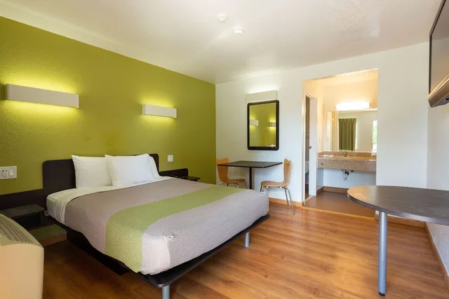 غرفة قياسية بسرير كوين، Motel6 Camp Springs, DC - South Camp Springs 1/5