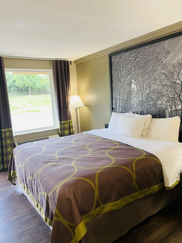 غرفة بسرير كينج لذوي الإعاقة، Super 8 by Wyndham Danville 3/10