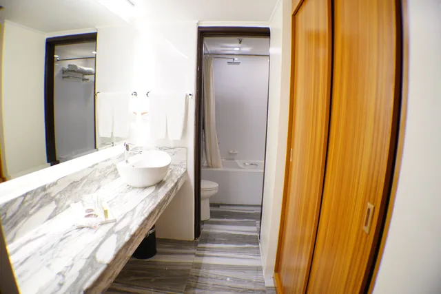 غرفة بريميوم بسرير مزدوج، Bayview Park Hotel Manila 3/3