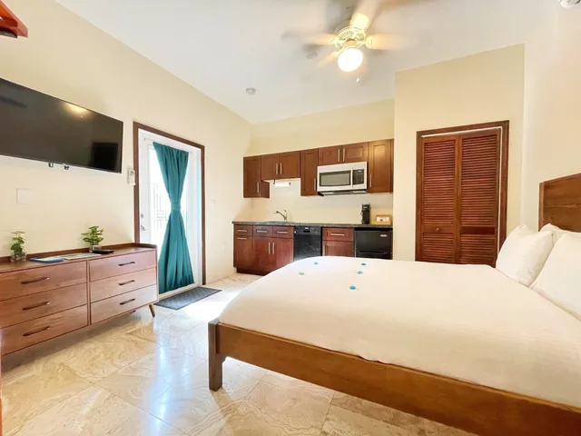Garden, Queen Bed، Azul Del Mar 1/7