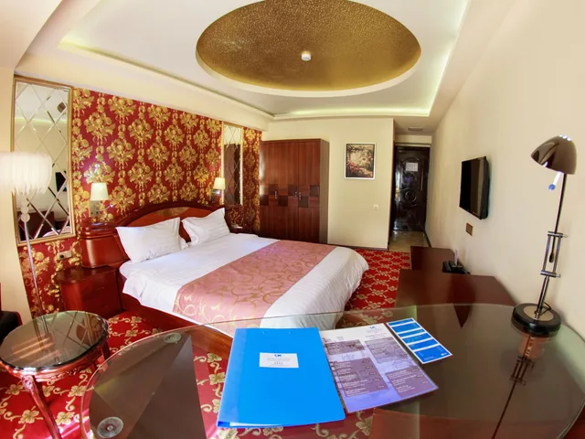 Standard King Room:، Cron Palace kosher Tbilisi Hotel 3/3