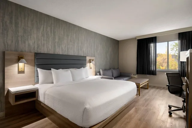 غرفة بسرير كينج، Radisson Hotel Montreal Airport 6/10