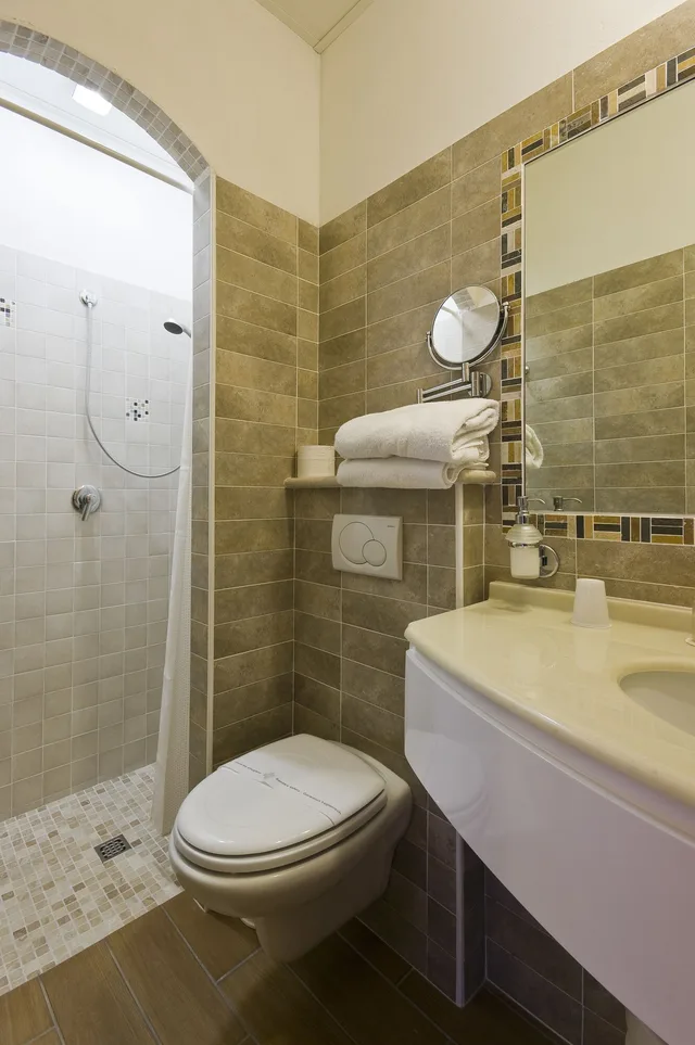 غرفة كلاسيكية رباعية بسرير مزدوج وسرير بطابقين بإطلالة على المدينة، Hotel Estate 2/2