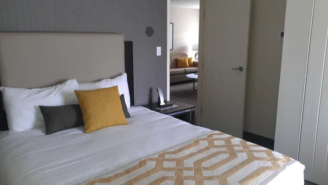 2 Bedrooms, Coast, Premium, Suite, 2 Queen Beds، Coast Kamloops Hotel And Conference Centre 2/9