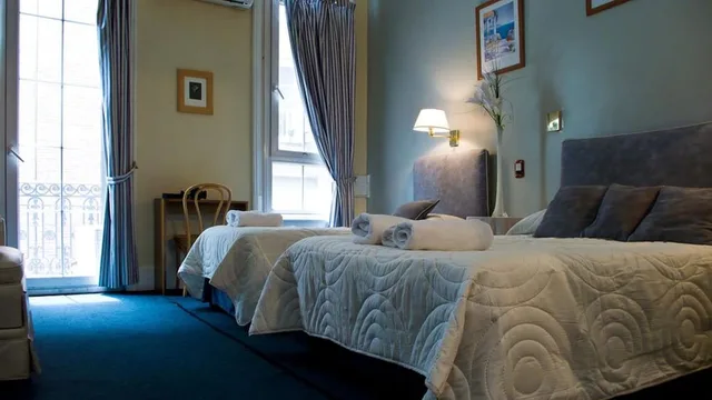 غرفة قياسية ثلاثية بسرير مزدوج وسرير فردي، Hotel Frossard 5/10
