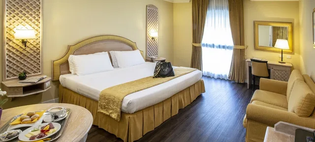 جناح كبير بسرير كينج مع أريكة بمنطقة جلوس، Best Western Park Hotel Via Variante Tiberina 21 2/5