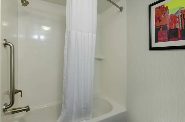 جناح بسريرين كوين مع أريكة، Hampton Inn Salem 7/7