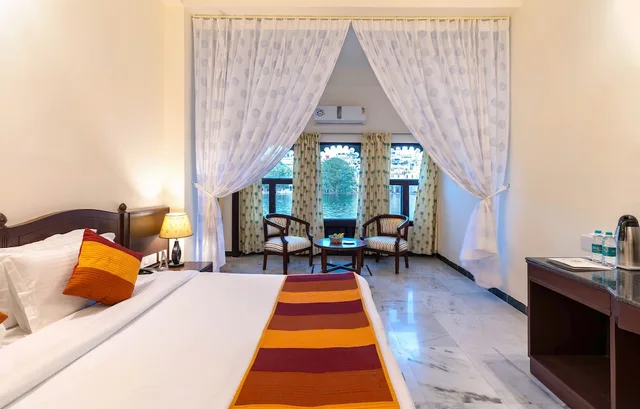جناح سيغنتشر بسرير فردي بإطلالة على البحيرة، Hotel Sarovar 6/10