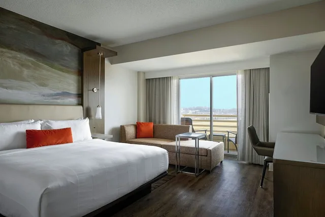 Room, King Bed, Balcony, Accessible, Marriott Meadowview Conference Resort Convention Center 3/10