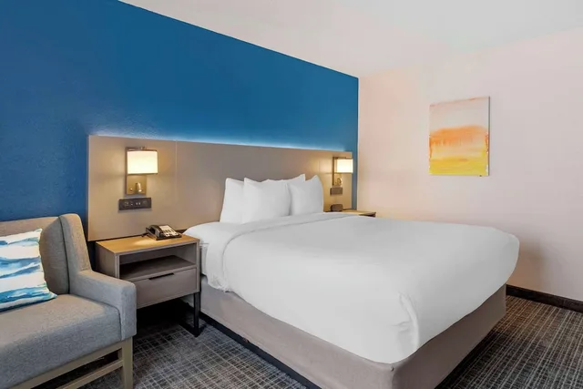 غرفة بسرير كوين بحوض استحمام، Comfort Inn & Suites Corbin North 2/5