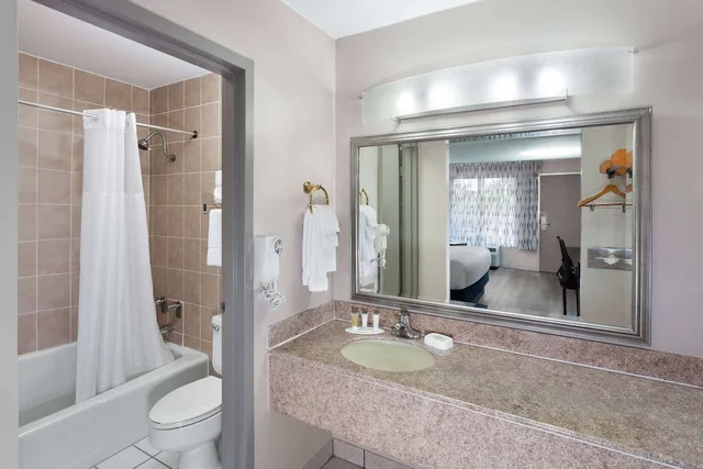Room, King Bed, Pet Friendly, Days Inn By Wyndham Melbourne 5/5