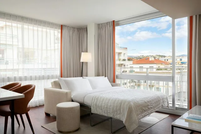 2 Bedrooms, Family Suite, Twin Beds, King Bed, City View, Sofa, LE MERIDIEN NICE 2/6