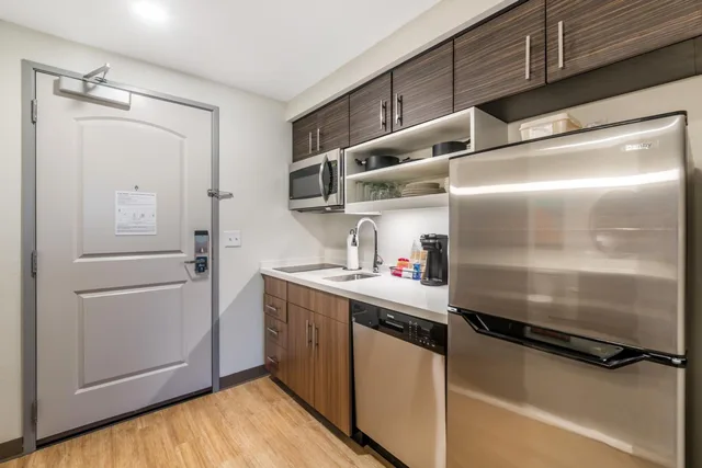 جناح بسرير كينج مع أريكة لذوي الإعاقة، MainStay Suites Fort Myers East I-75 6/6