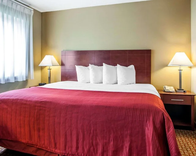 جناح بسرير كينج، Quality Inn & Suites Davenport near I-80 1/1