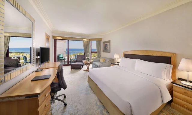 Business, Suite, King Bed, Partial or Full Sea View، هيلتون جدة(Jeddah Hilton) 1/3