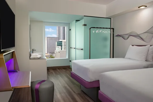 غرفة بريميوم بسريرين منفصلين، YOTEL Miami, Select by Hilton 3/4