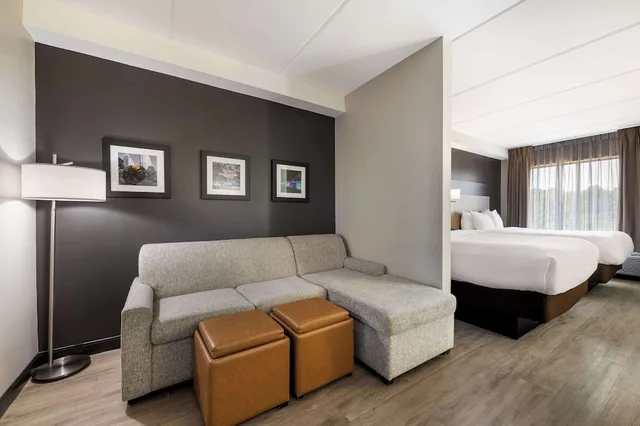 غرفة قياسية بسريرين كوين مع أريكة، Comfort Suites Northlake 3/4