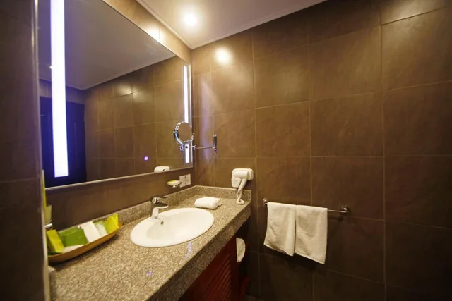 Junior Suite, Best Western Premier Garden Hotel Entebbe 7/8