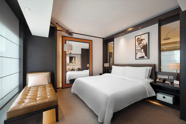 غرفة كلوب بريميير بسرير كينج، Rosewood Beijing 1/4