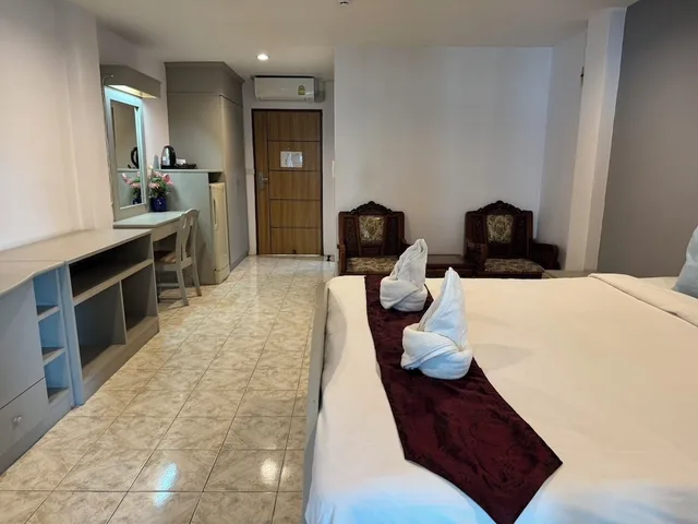 Family Suite, 1 Single and 2 Double Beds، Blue Garden Resort Pattaya 8/10