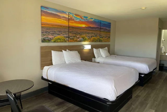 غرفة بسريرين كوين للمدخنين، Days Inn by Wyndham San Antonio Southeast/Frost Bank Center 1/1